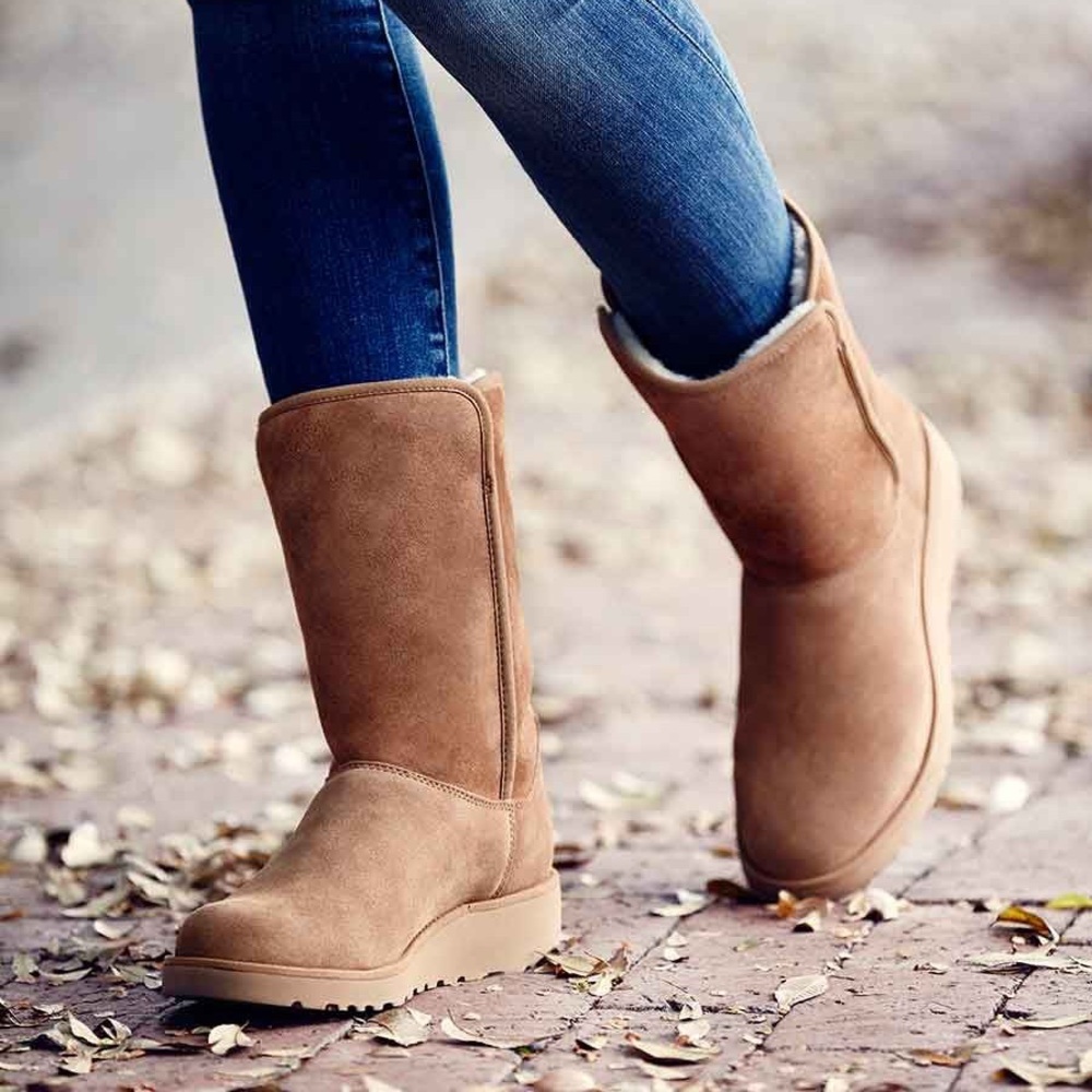 NEVER WORN Ugg Amie slim boot